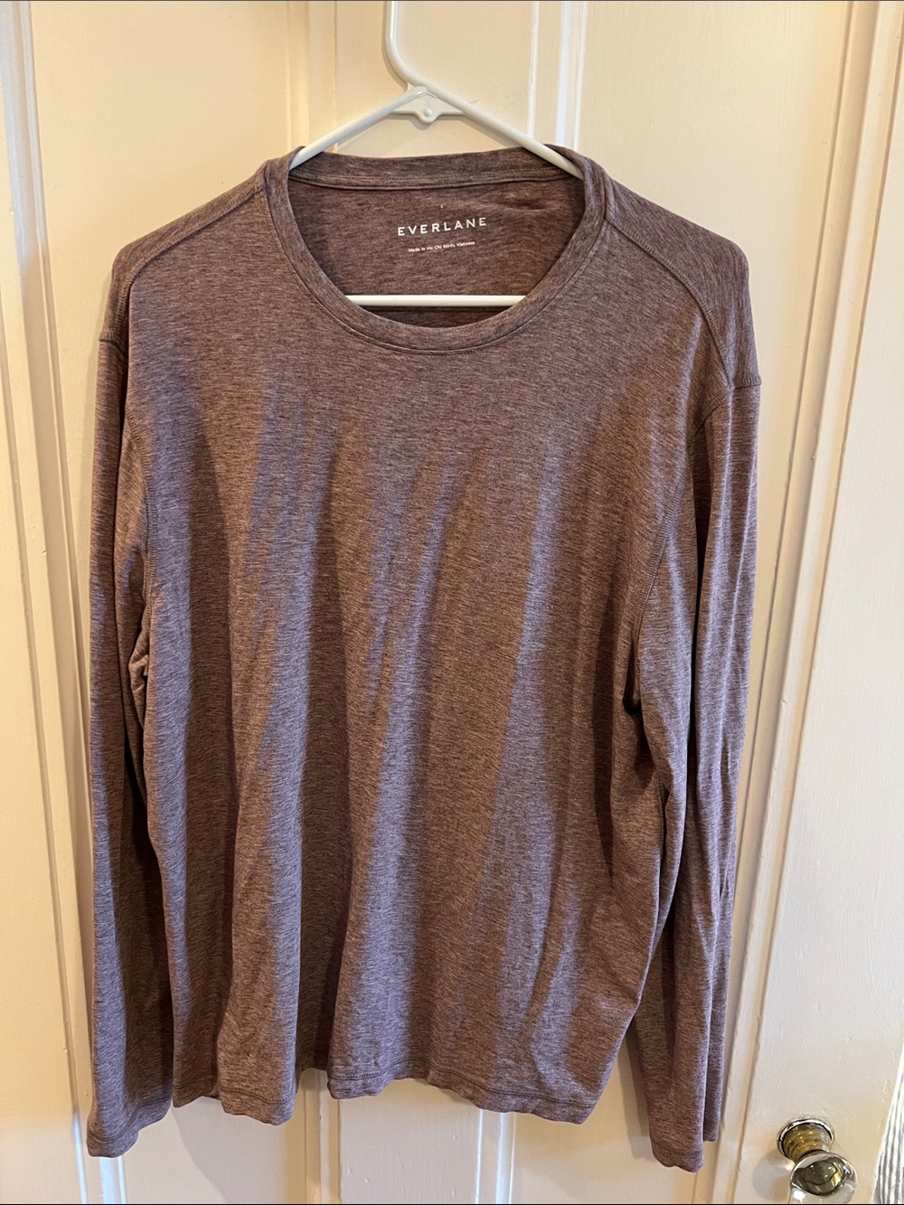 Everlane Men’s Long-Sleeve Stretchy Crew Tee in Heather Lilac